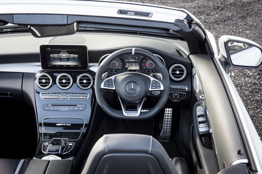 Интерьер Mercedes-AMG C63 S Cabriolet 2016 года  (UK) (фото 14 из 30)